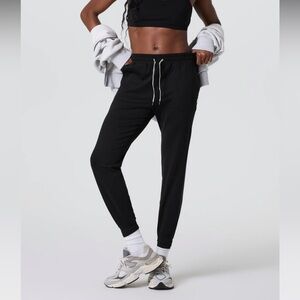 Vuori Black Heather Performance Jogger Size M